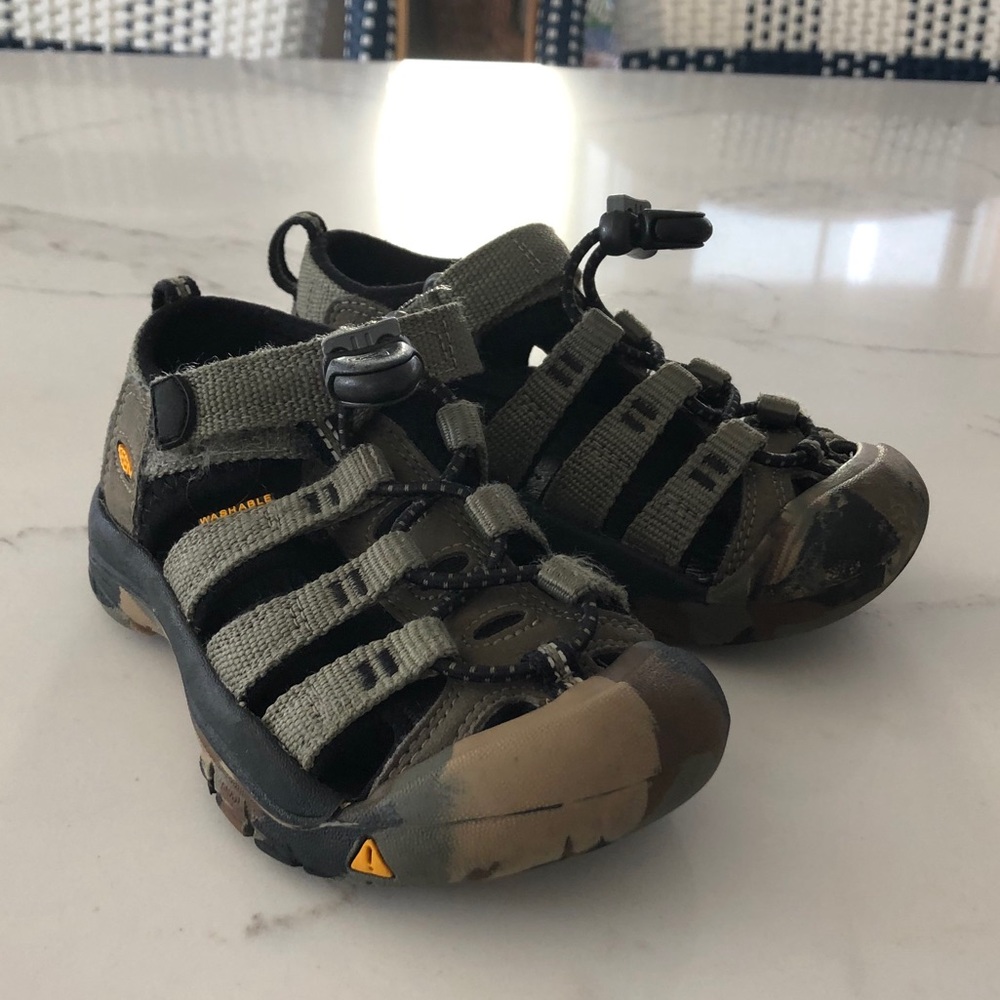 Keens Newport Little Boys Sandal size 10